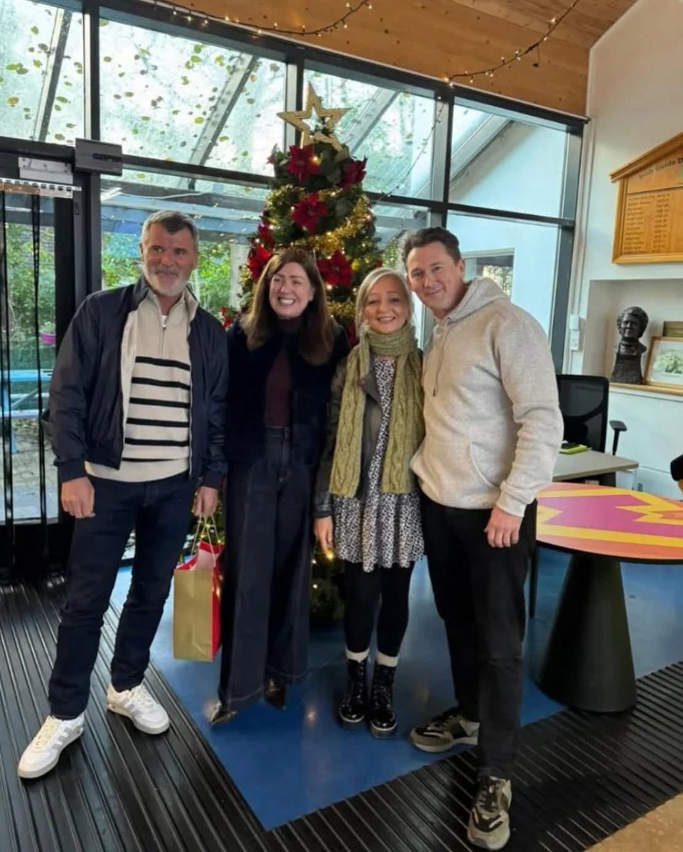 Roy Keane on a Christmas visit to the Irish Guide Dogs for the Blind.

 #IRELAND #IRISHFOOTBALL #WEAREONE #COYBIG #FAIRELAND #SOCCER #ireland