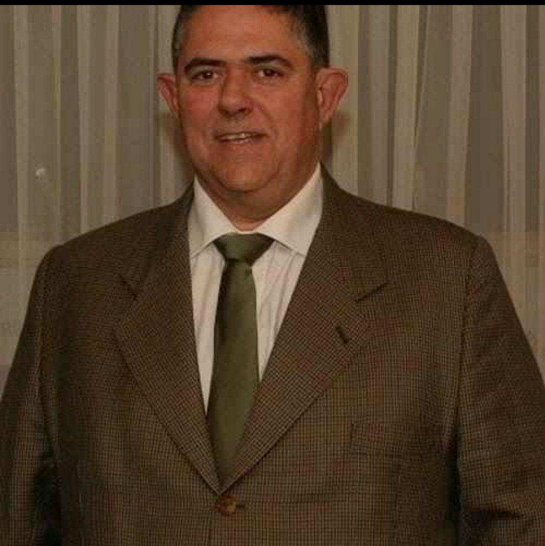 Hector Alejandro Ilundain QEPD. Fallecio el estimado amigo trinitario. Hombre de trayectoria y amigos. Su hombria de bien y amistad superan su vida terrenal. Apretado abrazo a su familia y equipo.