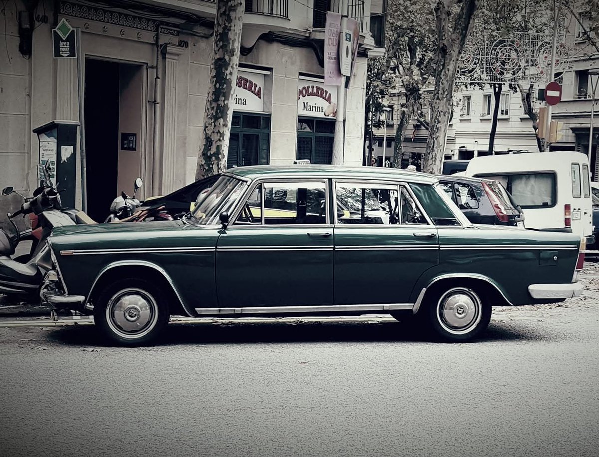 Passejant pel món. 
Una elegant forma de viatjar. #Barcelona #bcn #descobrirbcn #travel #travelphotography #travelling #travelpic