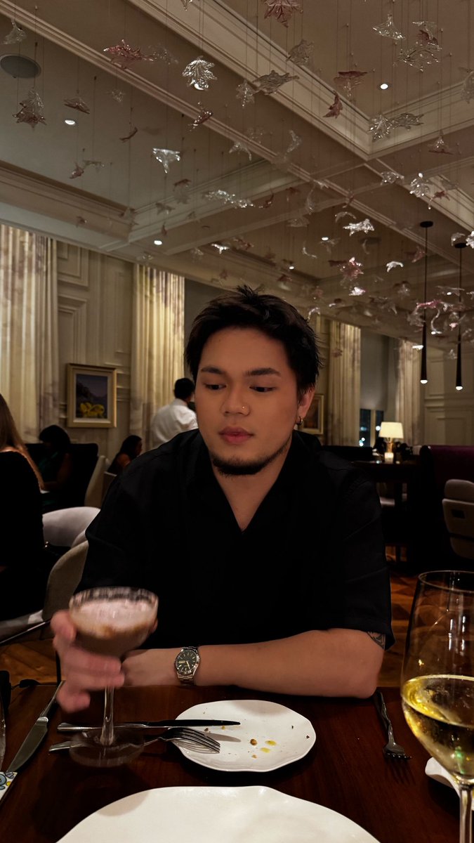 junjoshuaa's tweet photo. pov: i’m your date🤍 https://t.co/nP3yS582v7