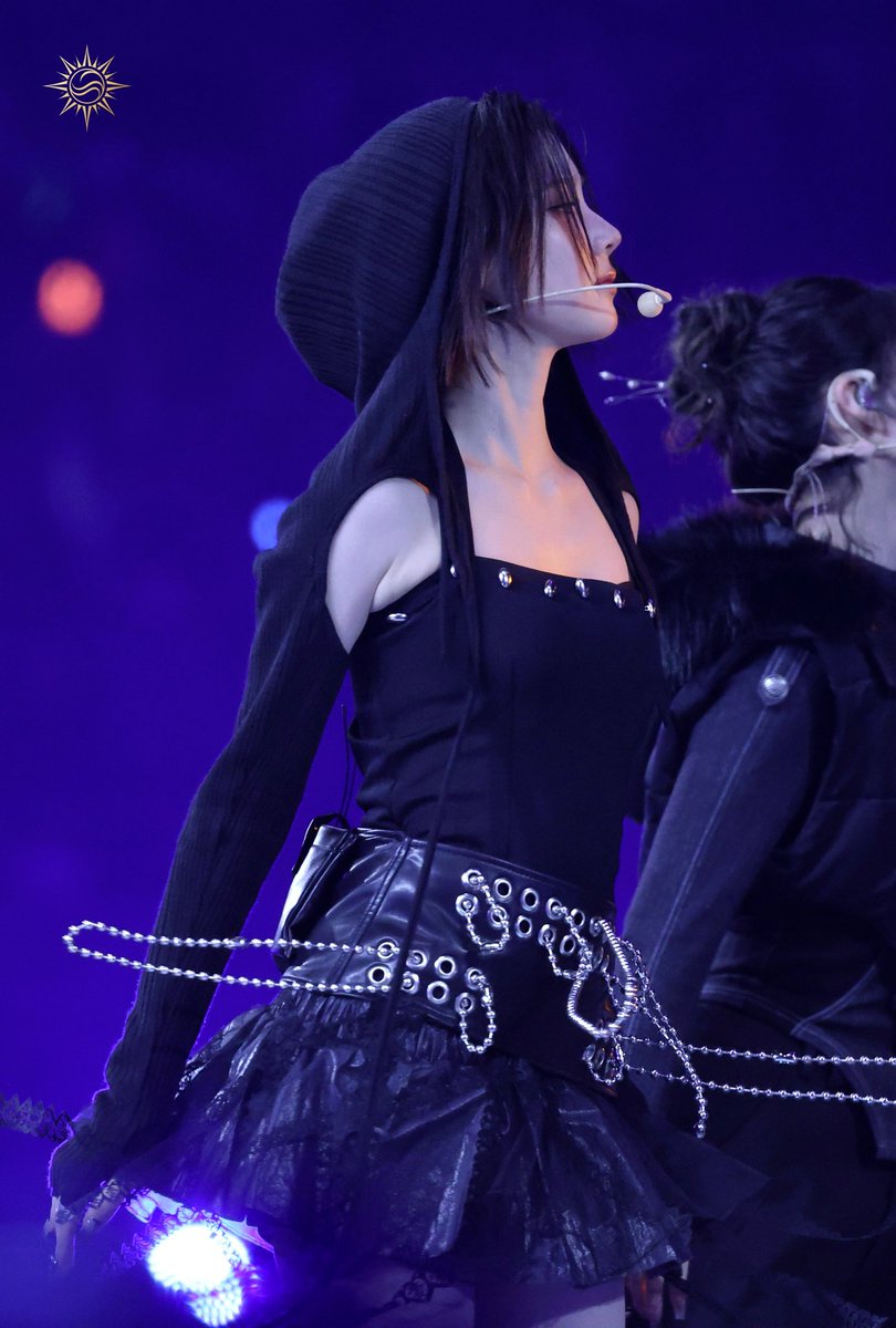 http__38's tweet image. 251225 가요대전
#하츠투하츠 #하츠투하츠지우 #최지우 #JIWOO