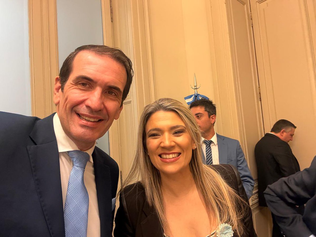 En el Senado junto a Nadia, en la previa de una sesión histórica del Nuevo Congreso.

Hoy vamos a tratar el Presupuesto Nacional 2026, una ley clave para dar previsibilidad, ordenar las cuentas y seguir consolidando el rumbo del país. 🇦🇷🏛️