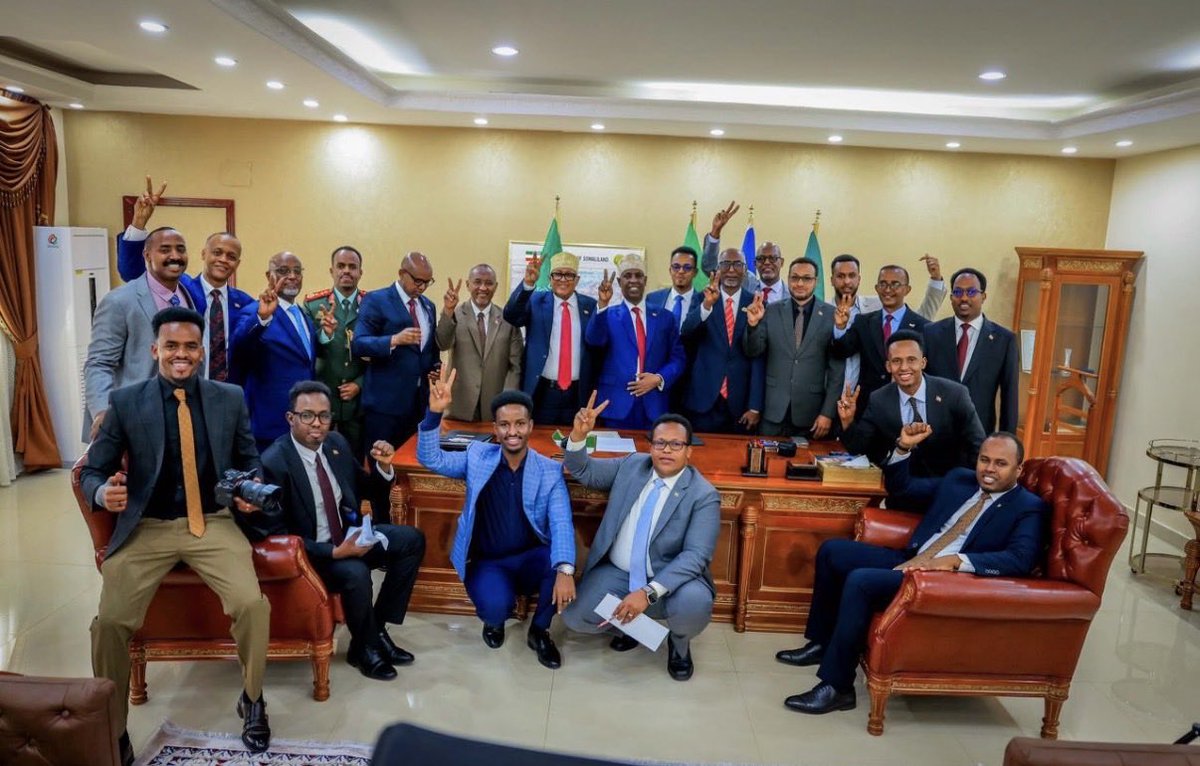 madaxtoyadajsl's tweet photo. في 26 ديسمبر 2025، اعترفت دولة إسرائيل رسميًا بجمهورية صوماليلاند كدولة ذات سيادة ومستقلة، عقب اجتماع افتراضي رفيع المستوى جمع الرئيس @Abdirahmanirro برئيس الوزراء الإسرائيلي بنيامين نتنياهو.
ويُعد هذا الاعتراف محطة تاريخية تؤكد رسوخ دولة صوماليلاند لحضورها الشرعي الدولي. https://t.co/wEZpem3fuw