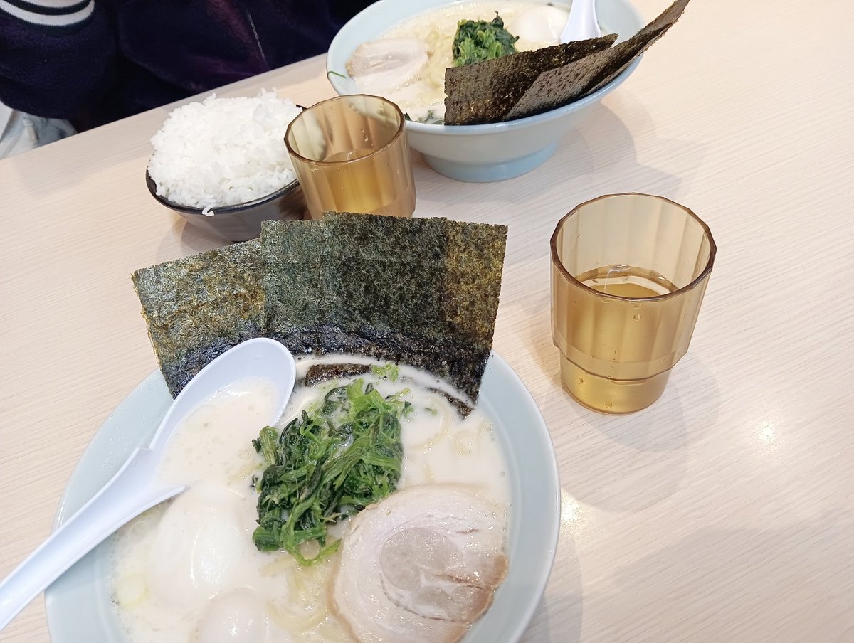 RW0c654's tweet photo. 彼氏と魂心家に行った🍜💕 https://t.co/jSOApsH25j
