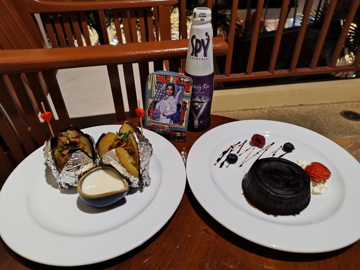 chapipi777's tweet photo. はっぴーばーすでー☆わたし！
HAPPY BIRTHDAY☆ずんちゃん！
毎年自分の誕生日が来るとずんちゃん思い出す👑❤️
お互い今年もいい年になるといいなあ✨
#2025/12/27 https://t.co/7kJbA2vVpI