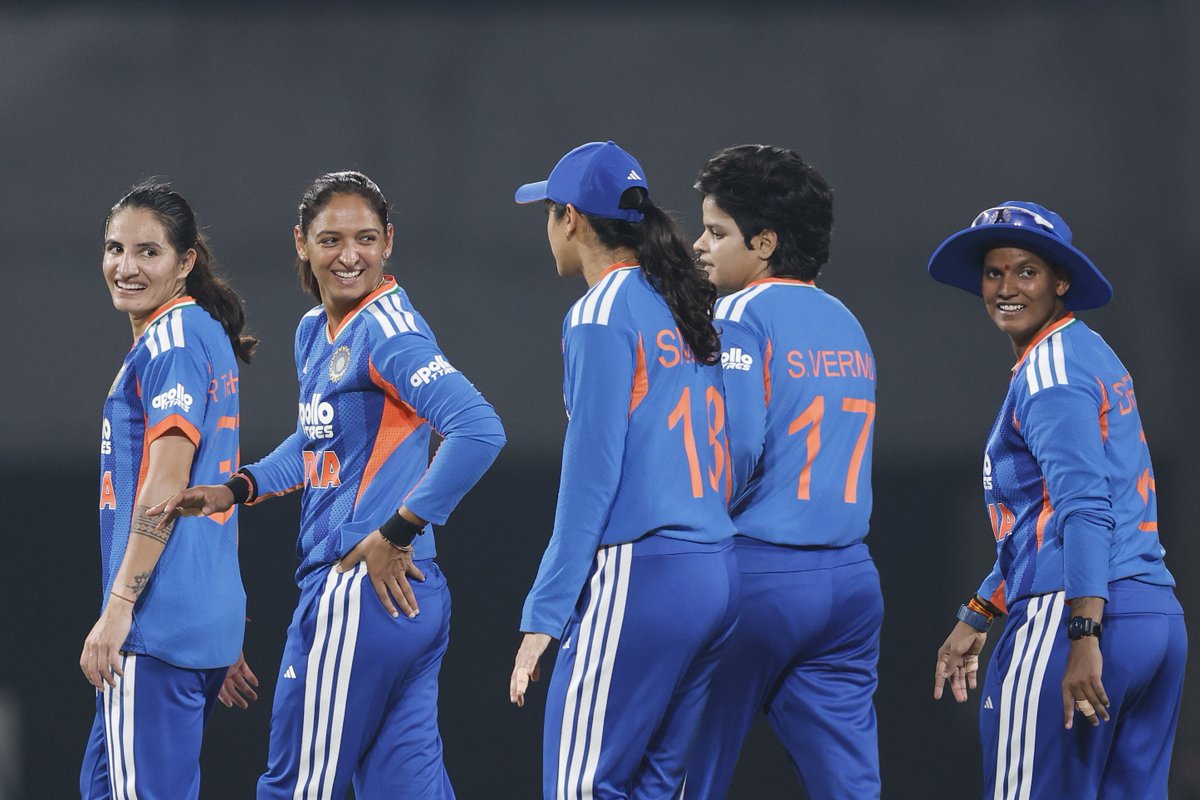 airnewsalerts's tweet image. 🏏𝐈𝐧𝐝𝐢𝐚 𝐖𝐨𝐦𝐞𝐧 𝐯𝐬 𝐒𝐫𝐢 𝐋𝐚𝐧𝐤𝐚 𝐖𝐨𝐦𝐞𝐧 | 𝟑𝐫𝐝 𝐓𝟐𝟎𝐈 

🚨 Innings Break 🚨

Sri Lanka set a target of 113 runs for India

𝐿𝑎𝑡𝑒𝑠𝑡 𝑆𝑐𝑜𝑟𝑒:

SLW 112-7(20)

#INDvSL | #WomensCricket | #SLvIND | #TeamIndia