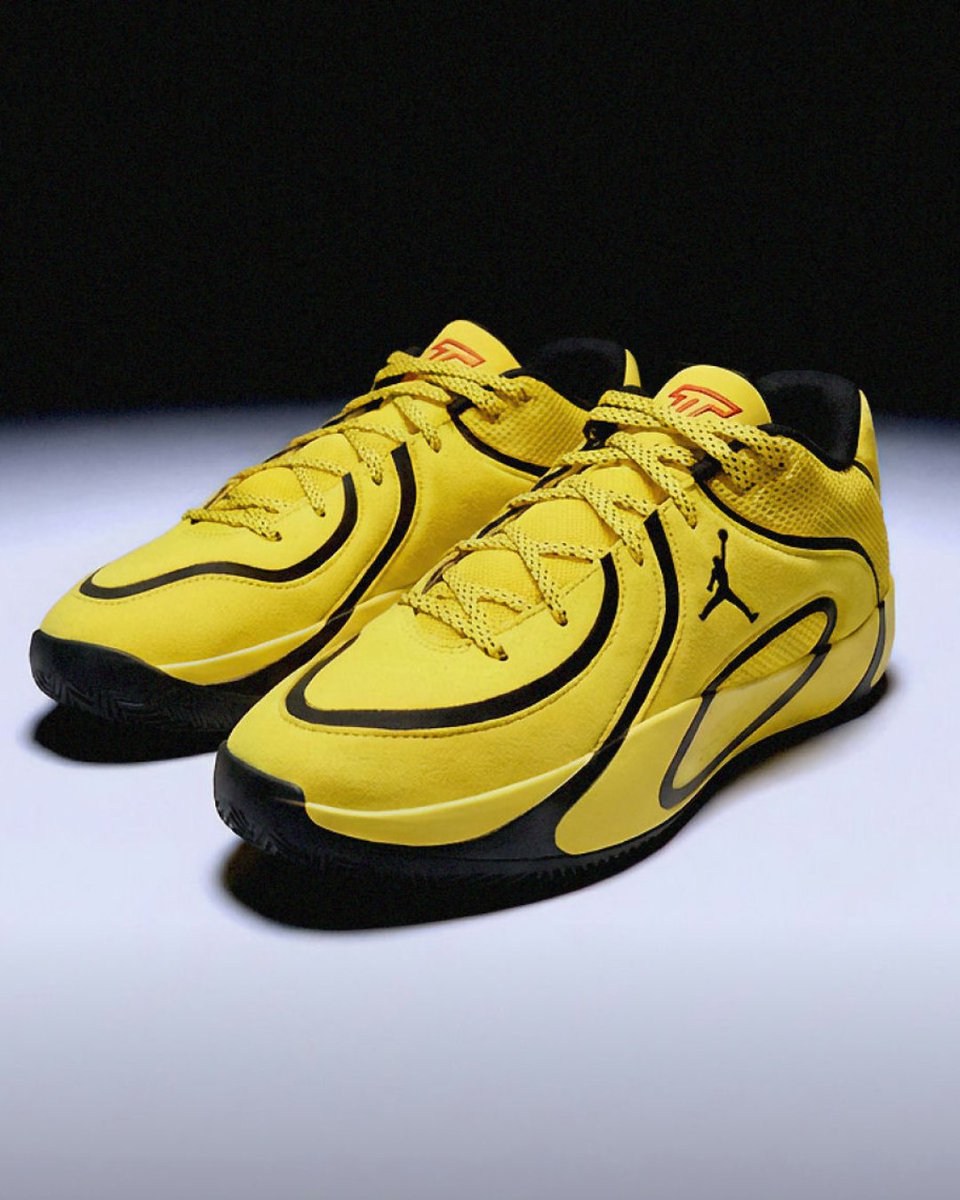 jordan retro 4 black and gold footlocker