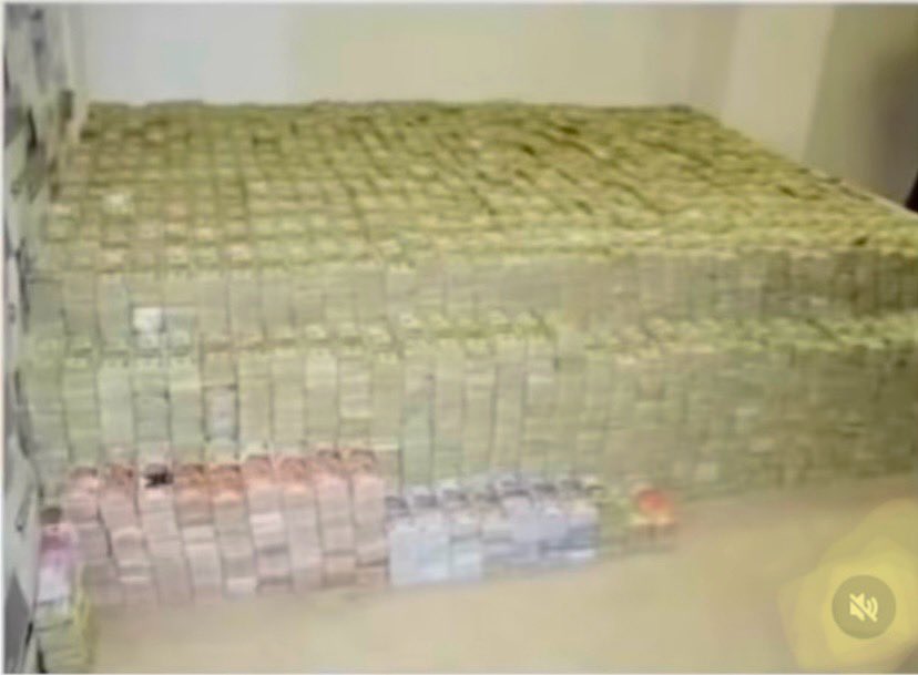 BarfyOne's tweet photo. You have 30 minutes to move all this and it will be yours. Who are you calling for help? https://t.co/nGpxgEEm6L