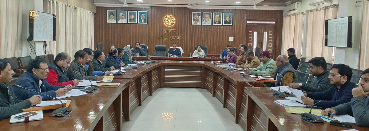 जिले में बेसिक शिक्षा विभाग के अंतर्गत विभिन्न योजनाओं एवं कार्यक्रमों की प्रगति के संबंध में समीक्षा बैठक की गई।
इस दौरान ऑपरेशन कायाकल्प, मिड डे मिल, बच्चों की उपस्थिति, विद्यालयों में साफ सफाई आदि के बारे में जरूरी निर्देश दिए गए।