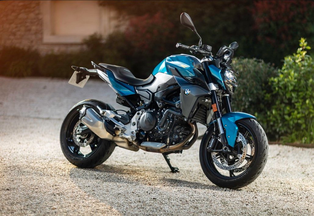 Tankiste_Chrls's tweet image. Avis la team, la bmw ou la ducati ?