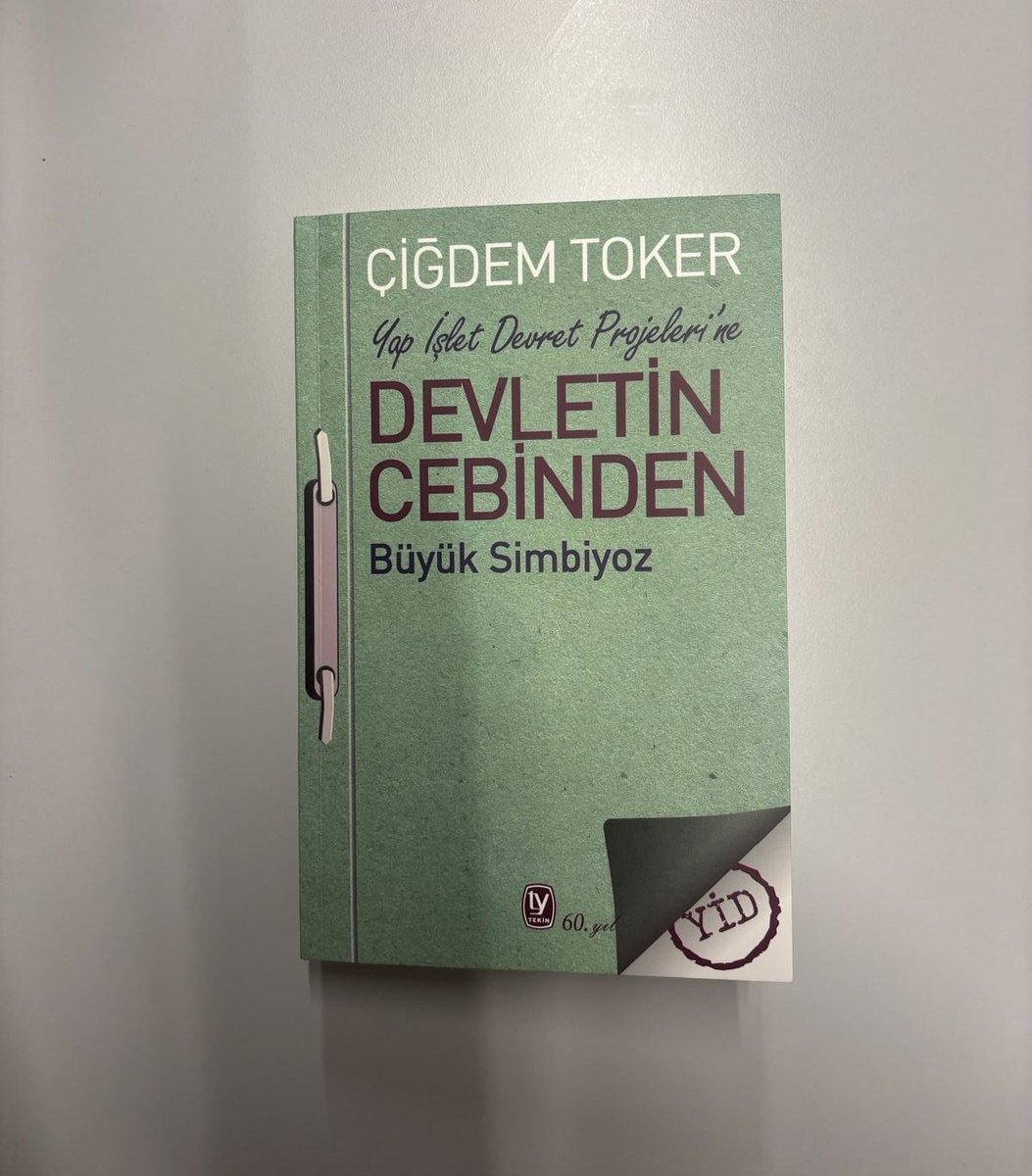 Gazeteci Çiğdem Toker, yeni kitabı "Devletin Cebinden: Büyük Simbiyoz"u Yordam Kitap için imzaladı. Nazik notu için çok teşekkür ederiz.
Kitabın hak ettiği ilgiyi görmesi dileğiyle.