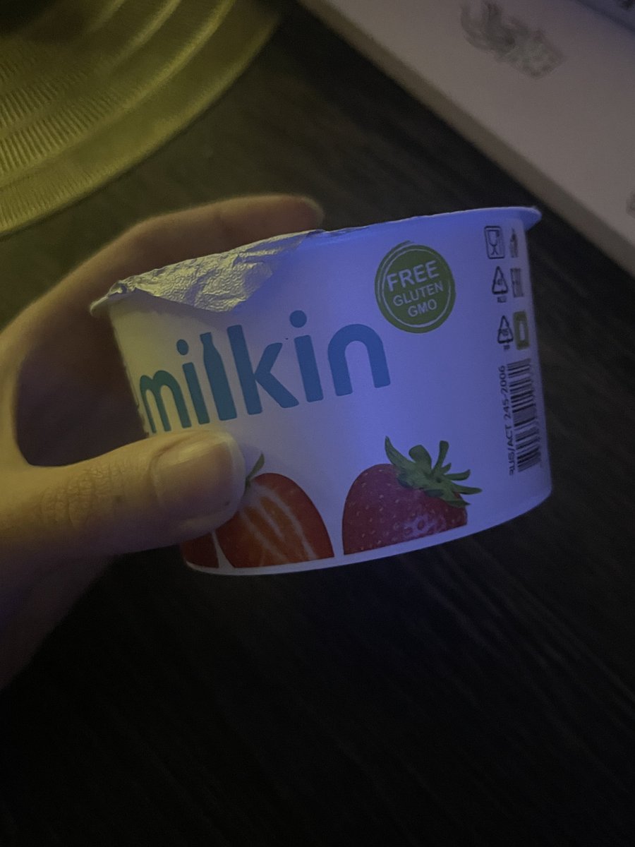 mom bought me this gluten free 80 cal strawberry yogurt Imma see if it tastes like ana