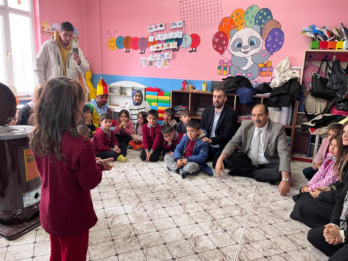 igdirmem76's tweet photo. 📌Iğdır Üniversitesi Sosyal Arabuluculuk Koordinatörlüğü ve Sağlık Bilimleri Fakültesi ile Iğdır İl Millî Eğitim Müdürlüğü iş birliğinde yürütülen “Oyun ile Öğreniyorum” projesi kapsamında Bekirhanlı İlkokulu ziyaret edildi.

@tcmeb @igdirvaliligi @gun_aziz https://t.co/lBX2G3G9ra
