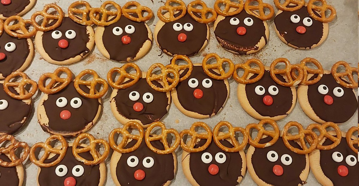 Vandaag ben ik chef toetje... dus.. druk bezig met de voorbereidingen...