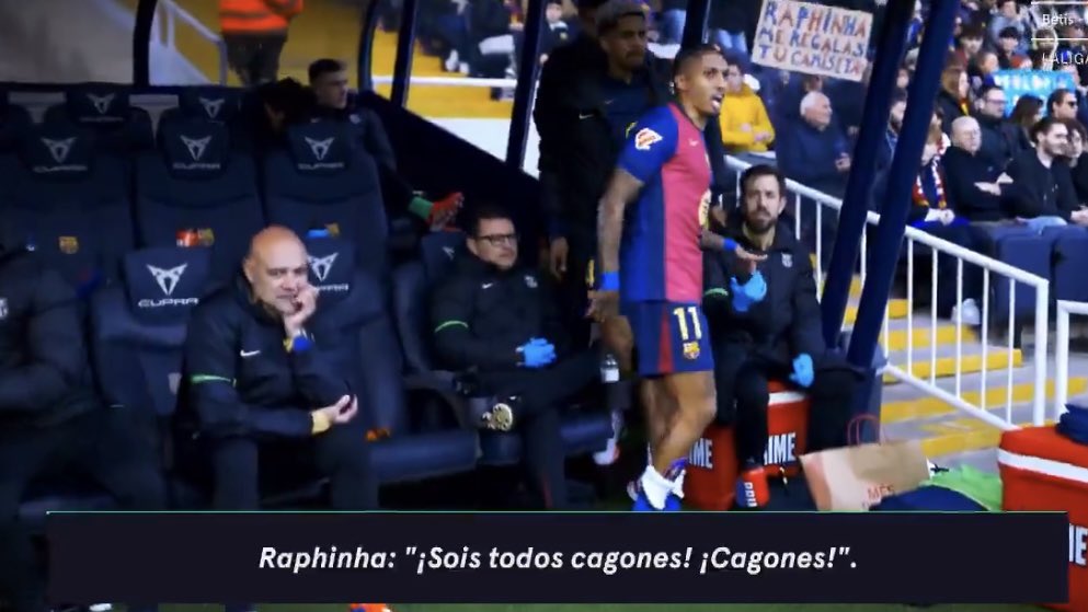 Rudiger lanza objetos y va como un loco hacia el árbitro, Rodrygo se encara con él, Vinicius y Raphinha le faltan el respeto y le llaman de todo siempre…

Pero a todos estos ni les echarán roja ni serán sancionados. Bienvenidos al circo de esta mafia llamada LaLiga 🎪