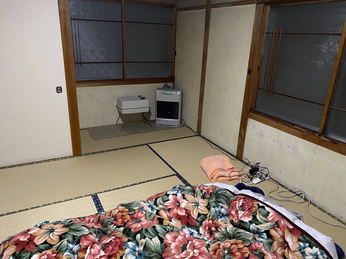 ultracub2018's tweet photo. 無料宿泊施設へ到着！
FFヒーターももちろん無料ォォ https://t.co/TxISU0AvBU