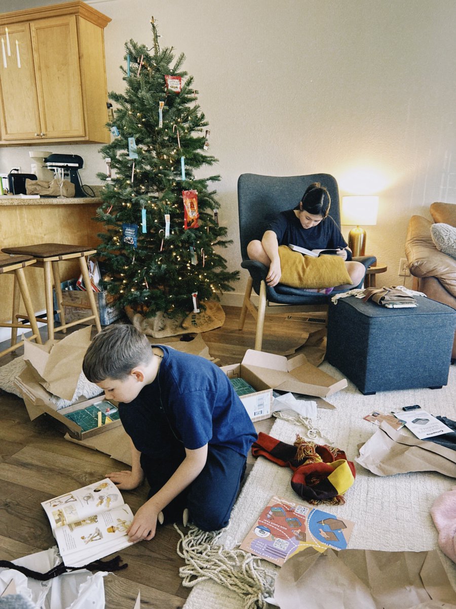 TolkienWonder's tweet image. Books are the best gifts.