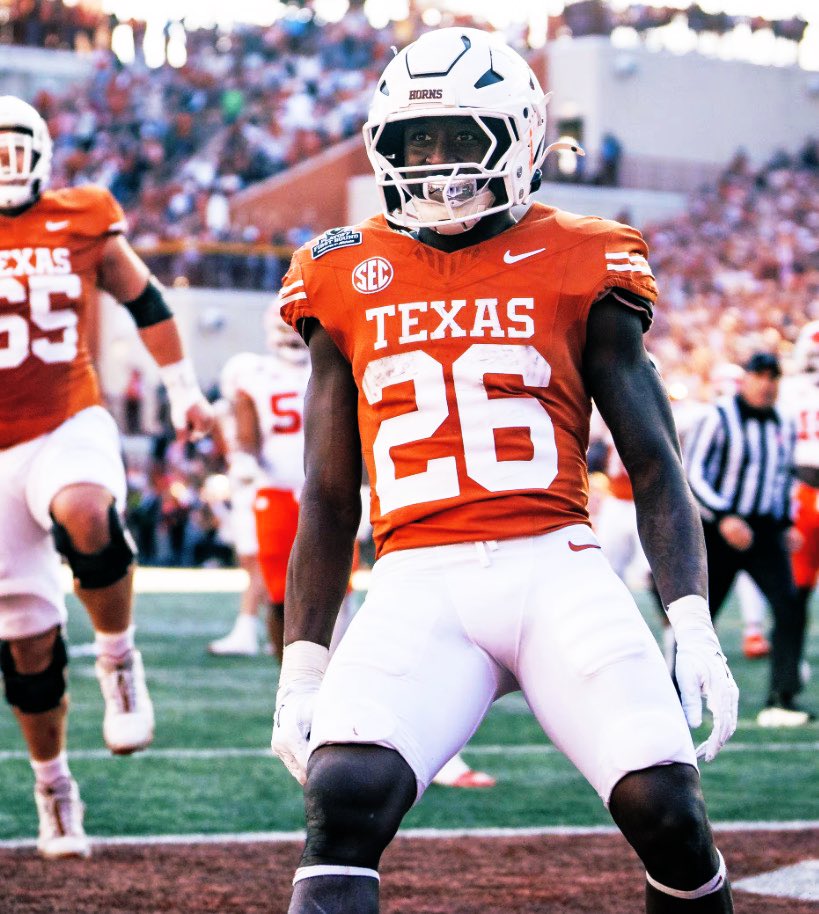 FortyAcreVibes's tweet image. Thanks for everything, Tre. 🤘🏼