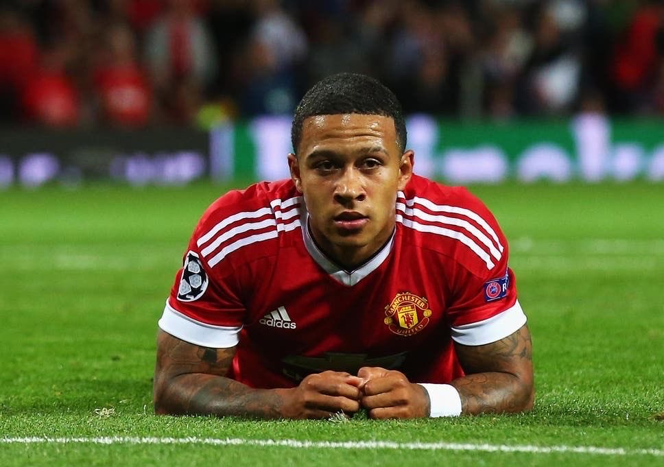 HamySources's tweet image. 🚨 EXCLUSIVE: Manchester United have opened talks to re-sign Memphis Depay on a free in January.

Sources say Ruben Amorim wants to “complete the 2015 vibes collection”.

Source: @skysportnew_