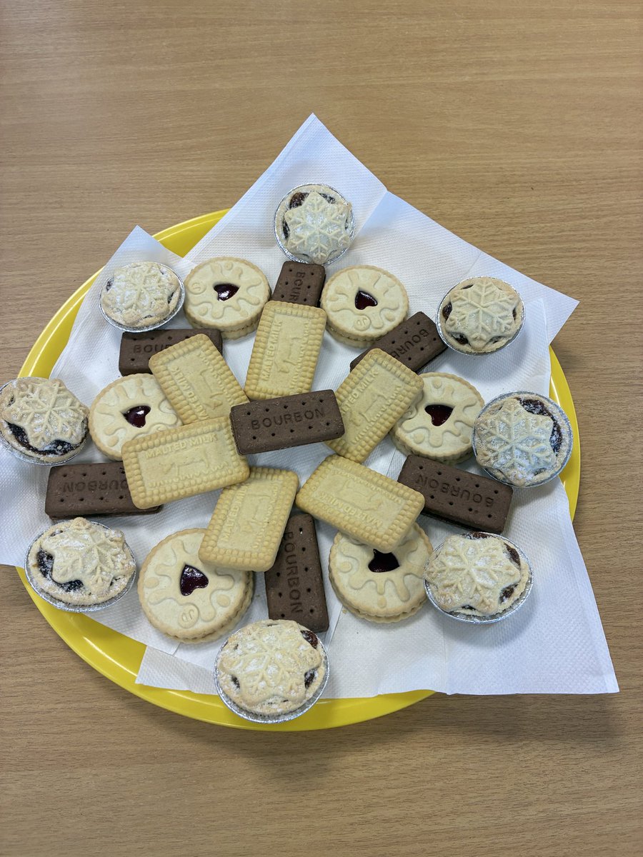 As we take the lead , here are today’s Boxing Day offerings #COYY 💛💙🎄