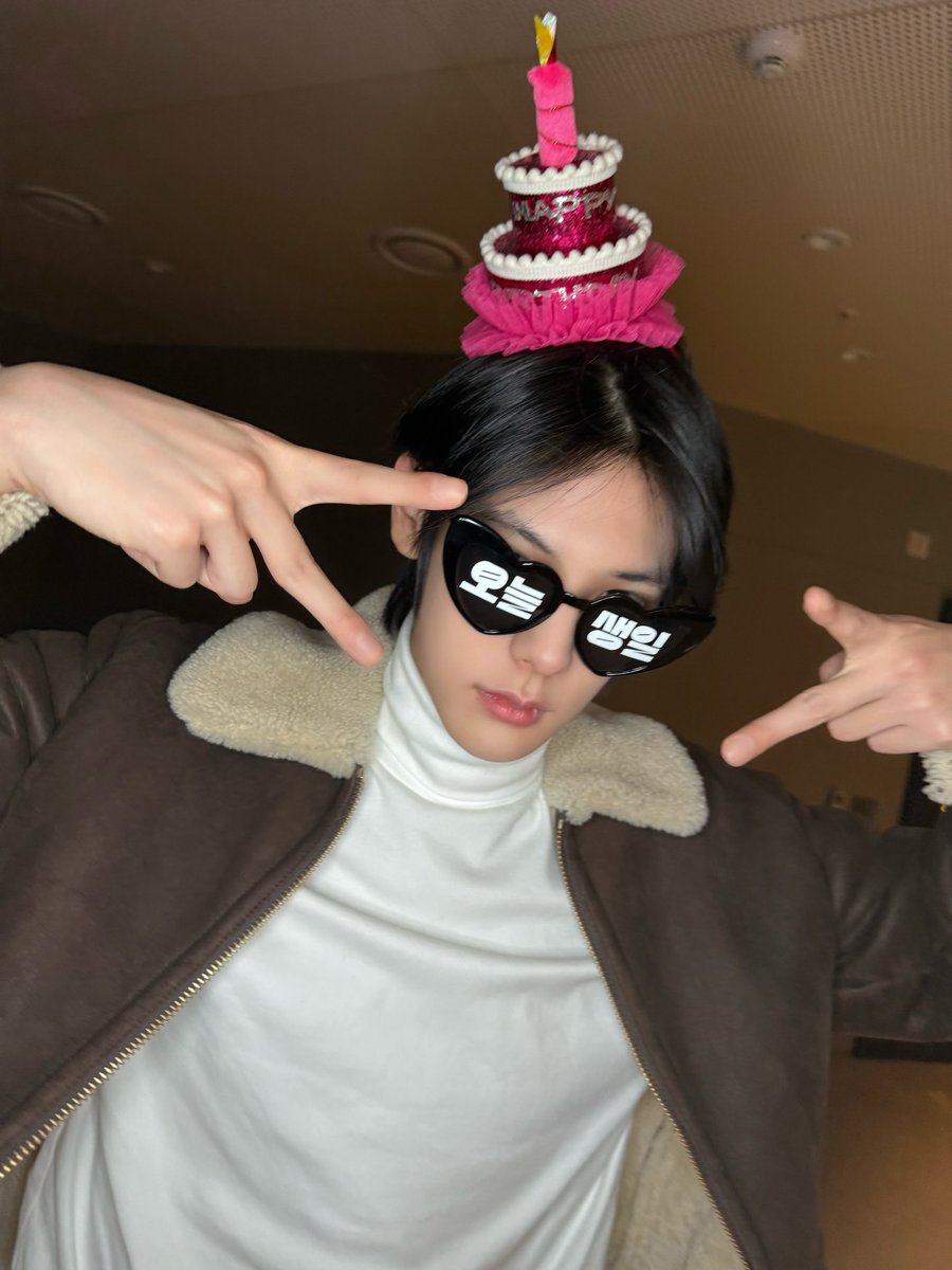 slbl_clement's tweet photo. 21 WISHES FOR NICHOLAS
#NICHOLAS_21stBirthday
#학래생일_과감하게해_믿을게
#HAPPYNICHOLASDAY https://t.co/0TAGlENzsa