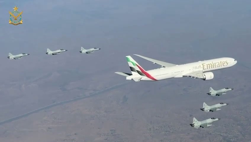 This is how UAE President HH Sheikh Mohamed bin Zayed was welcomed by Pakistan Air Force (PAF) 🦅 upon arrival in Islamabad today. 

Thank you friends from Pakistan for this massive welcome to HH