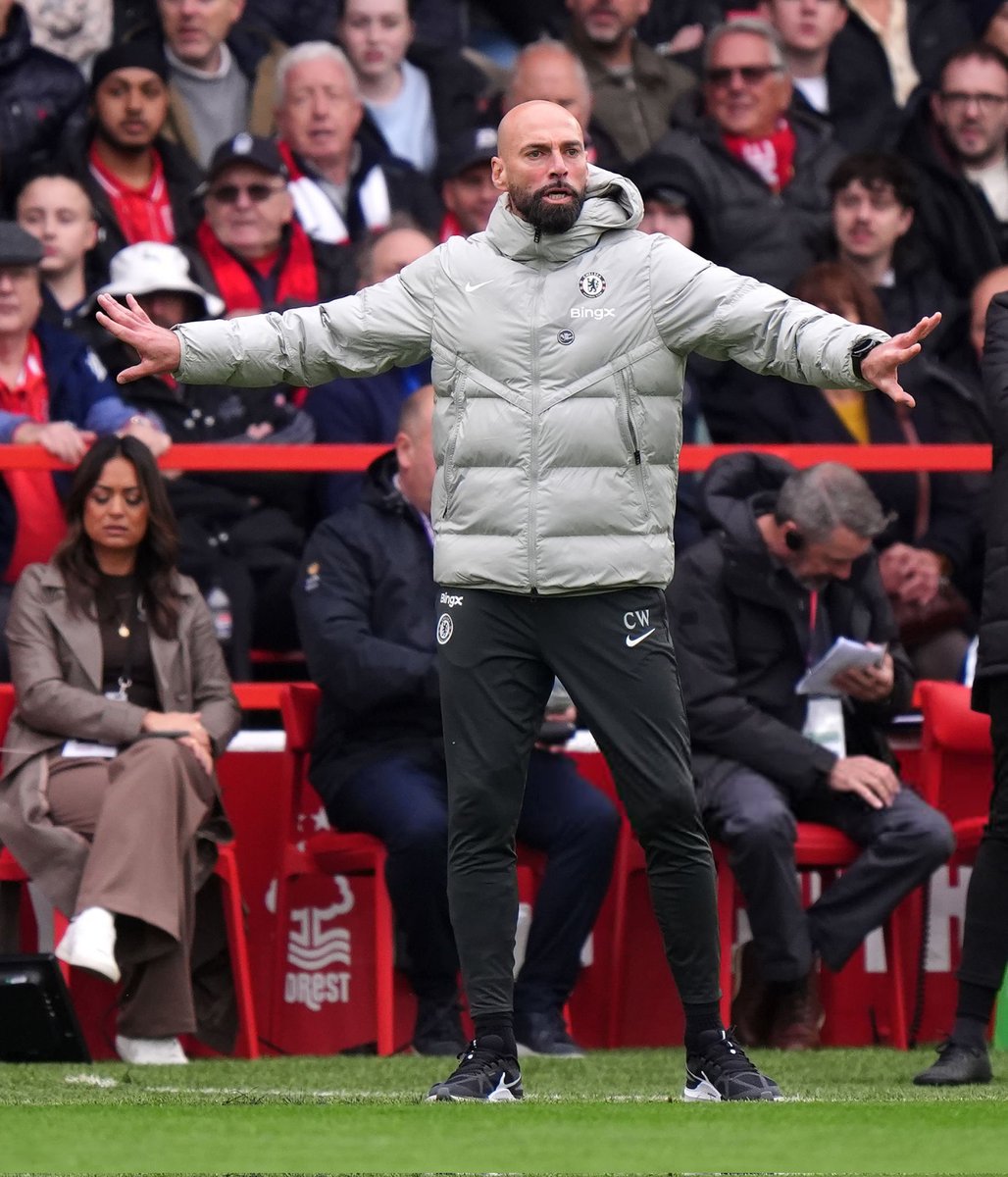 🚨🔵 Este sábado ante Aston Villa, el Chelsea será dirigido por Willy Caballero.

🟨 Enzo Maresca, por acumulación de amarillas, no estará en el banco Blue.

Felicidades Chelsea por los 3 puntos.