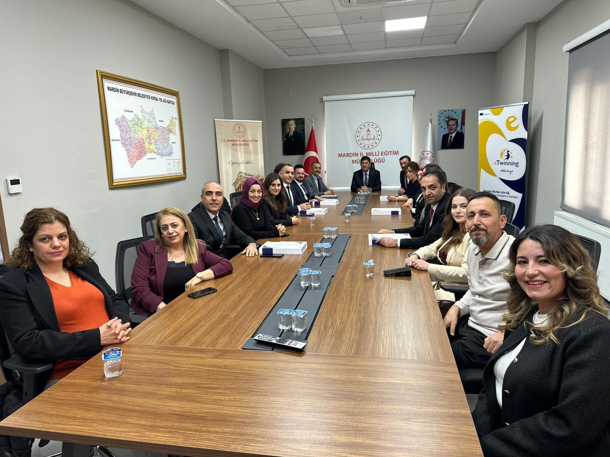 2025–2026 dönemi eTwinning Okulu Etiketi almaya hak kazanan okullar için plaket takdim töreni düzenlendi.
İl Millî Eğitim Müdürümüz Sayın Ali Eyyüpkoca’nın elinden plaket almak bizleri onurlandırdı🧿
<a href="/tcmeb/">Millî Eğitim Bakanlığı</a> 
<a href="/Yusuf__Tekin/">Yusuf Tekin</a> 
<a href="/tuncay_akkoyun/">Tuncay Akkoyun</a> 
<a href="/ali_eyyupkoca/">Ali Eyyupkoca</a>
<a href="/akadirgms/">Abdulkadir Gümüş</a> 
<a href="/SuleymnAKIN/">Süleyman AKIN🇹🇷</a>