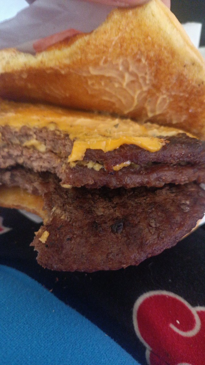 Tr1nity_Primal's tweet photo. Señores de @burgerking_es a mí abuela no se le olvidaría el huevo, que no tiene mala pinta... Pero que pena https://t.co/7INXmSARxV