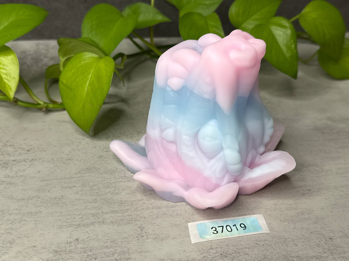 Happy Boxing Day! 25% off all instock items through Sunday. 💙 discount in cart