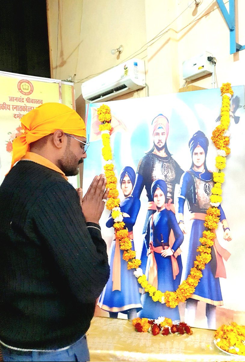 DeepakMishradmo's tweet photo. सिख पंथ के दसवें गुरु श्री गुरु गोबिंद सिंह जी के साहबजादे जोरावर सिंह जी व फतेह सिंह जी की शहादत को समर्पित 'वीर बाल दिवस' पर उन्हें सादर नमन करता हूँ।

अत्यंत अल्पायु में आपकी राष्ट्रभक्ति व धर्मनिष्ठा अनुकरणीय है।
@BJP4India 
@BJP4MP 
@Hkhandelwal1964 https://t.co/UbNAdn4Qy6