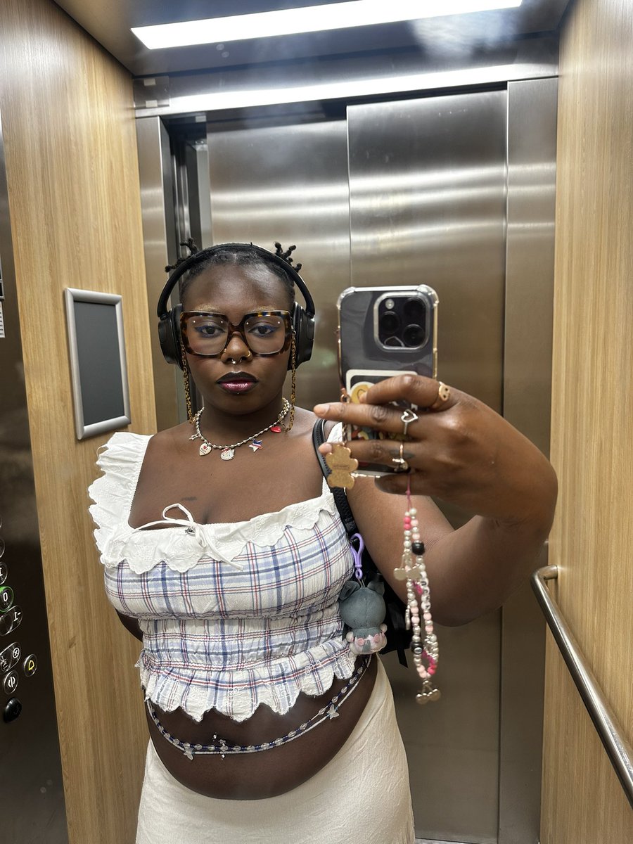 t3lly0urfr1ends's tweet image. je fais tout le temps la gueule pcq je suis timide et c’est ok