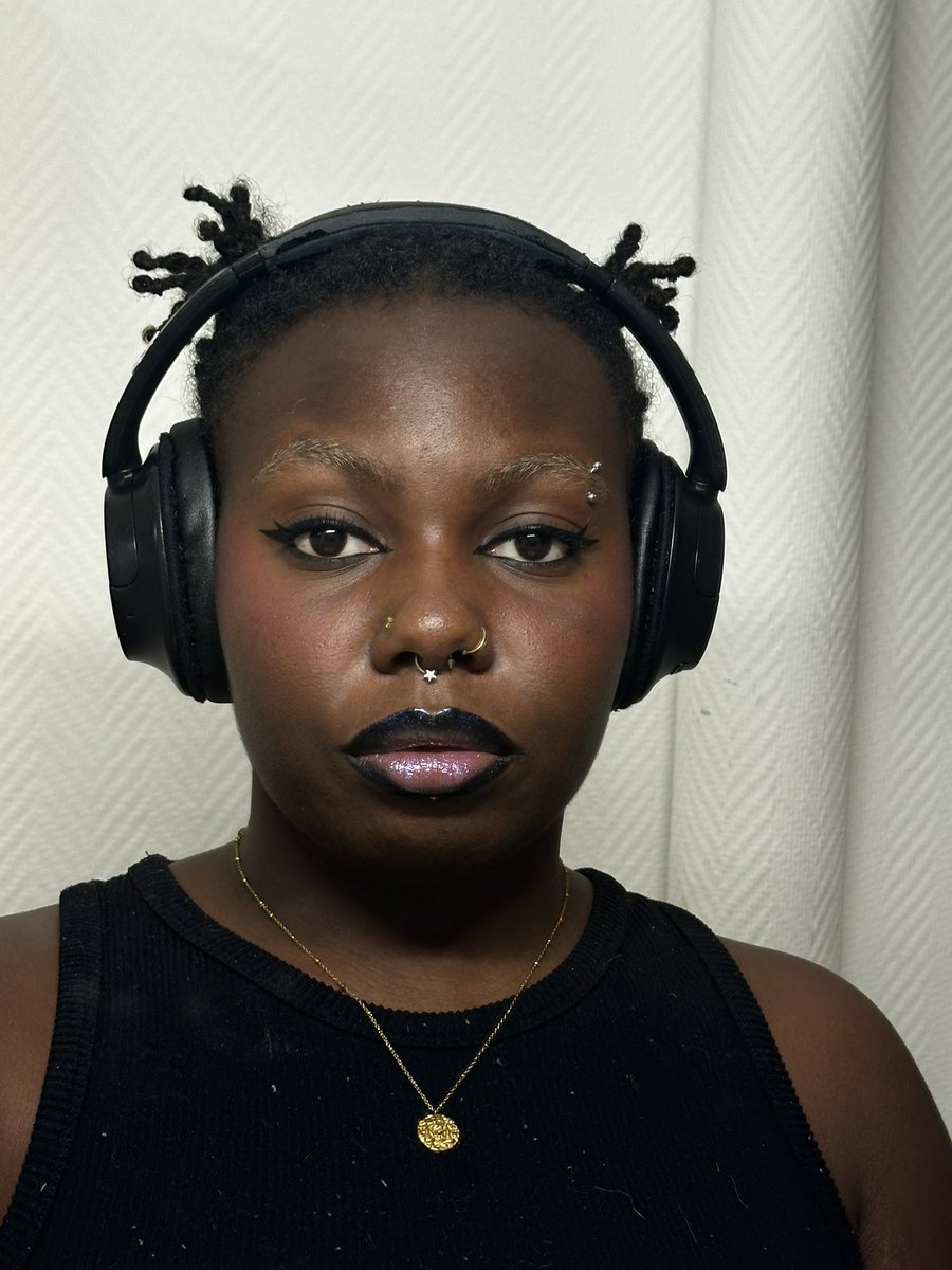 t3lly0urfr1ends's tweet image. je fais tout le temps la gueule pcq je suis timide et c’est ok