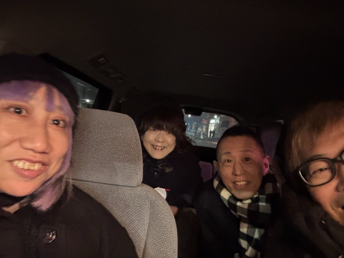 毎年恒例THEE BOSSMENメンバーとカーシー宅へ。今年はROCK市ROCK座RADIO KARTHYが東京で行われた事も手を合わせて報告。息子君はハイキュー!!にハマっておりました。皆でスマブラしたり風船バレーしたり盛り上がったなぁ☆1日遅れのクリスマスパーティー出来て良かった◎
