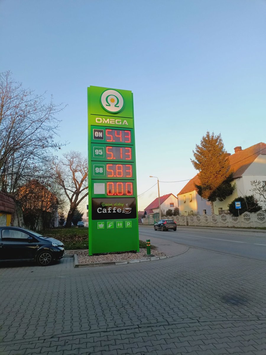 JHarlukowicz's tweet image. Paliwo u mnie na wsi. Okolice Wrocławia. Jakieś 200 km do granicy z Niemcami.
