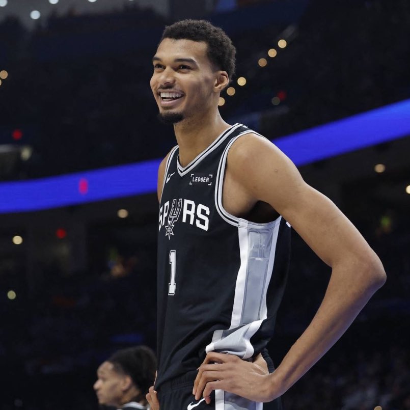 LegionHoops's tweet image. Jalen Williams on OKC’s problems vs.  the Spurs:

“Uh... there's this guy on their team that's 7'5" and takes up a lot of space on the floor.”

(h/t @UnderdogNBA)