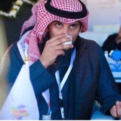 اللي يوقف له خوي قحطاني 
يقلط على الأول وهو يتقهوى 

#مهرجان_الملك_عبدالعزيز_للإبل10