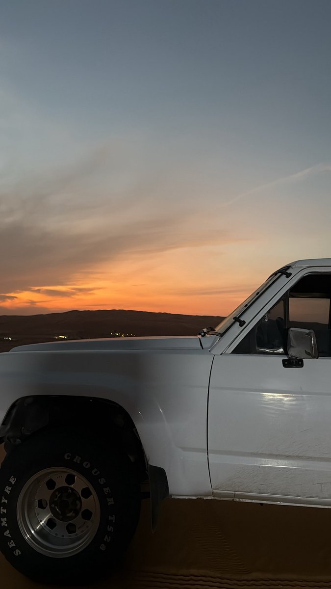 y_f188's tweet image. تهزّك رياح الجفا تبغيك من عيني تطيح
مرّه يذري لك هوى ، ومرّه يذري لك غلا :)