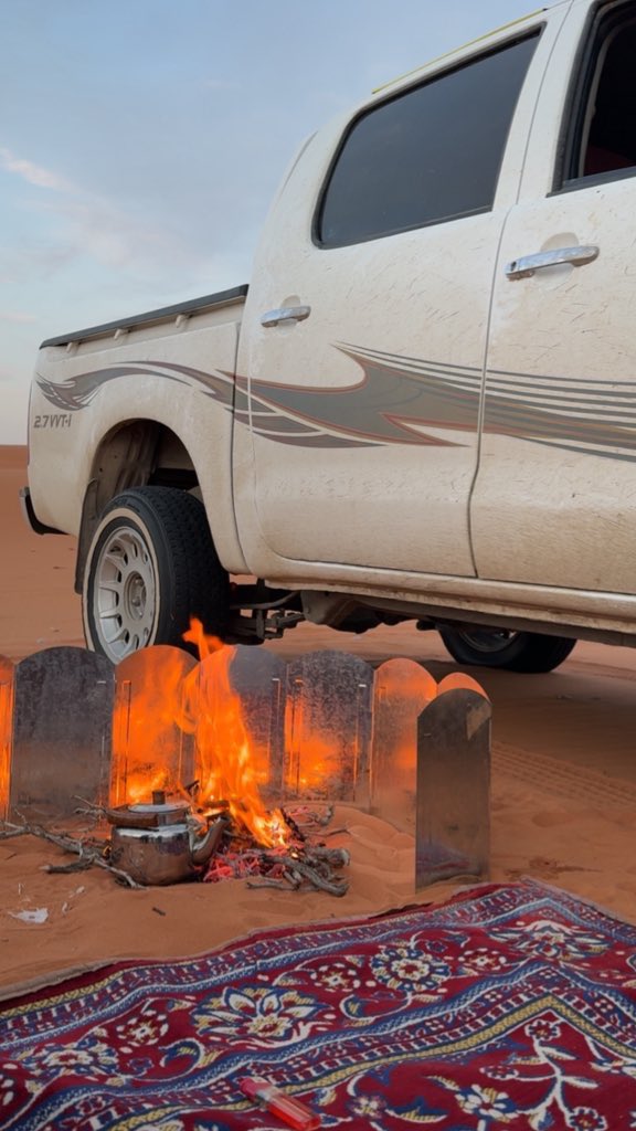 y_f188's tweet image. تهزّك رياح الجفا تبغيك من عيني تطيح
مرّه يذري لك هوى ، ومرّه يذري لك غلا :)