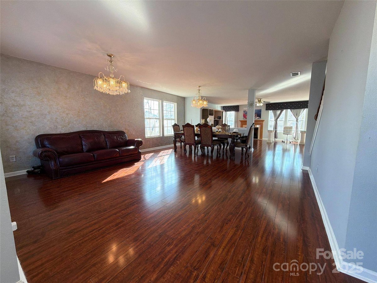 DeniseKWilson's tweet photo. 3401 Pikes Peak DR, Gastonia, NC 28052 just hit the market!
Take a look at this awesome space: https://t.co/U2q9KgsR11 
__________________
Denise Wilson-704-615-7347-Prime 1 Lifestyle International Realty https://t.co/IJSAIIFQgX