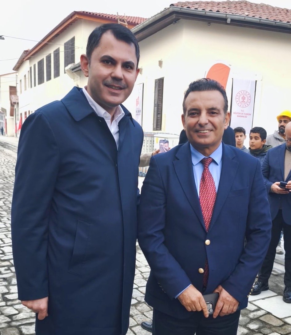 A Para ‘Bize Sorun’ (@bizesoruntv) on Twitter photo 