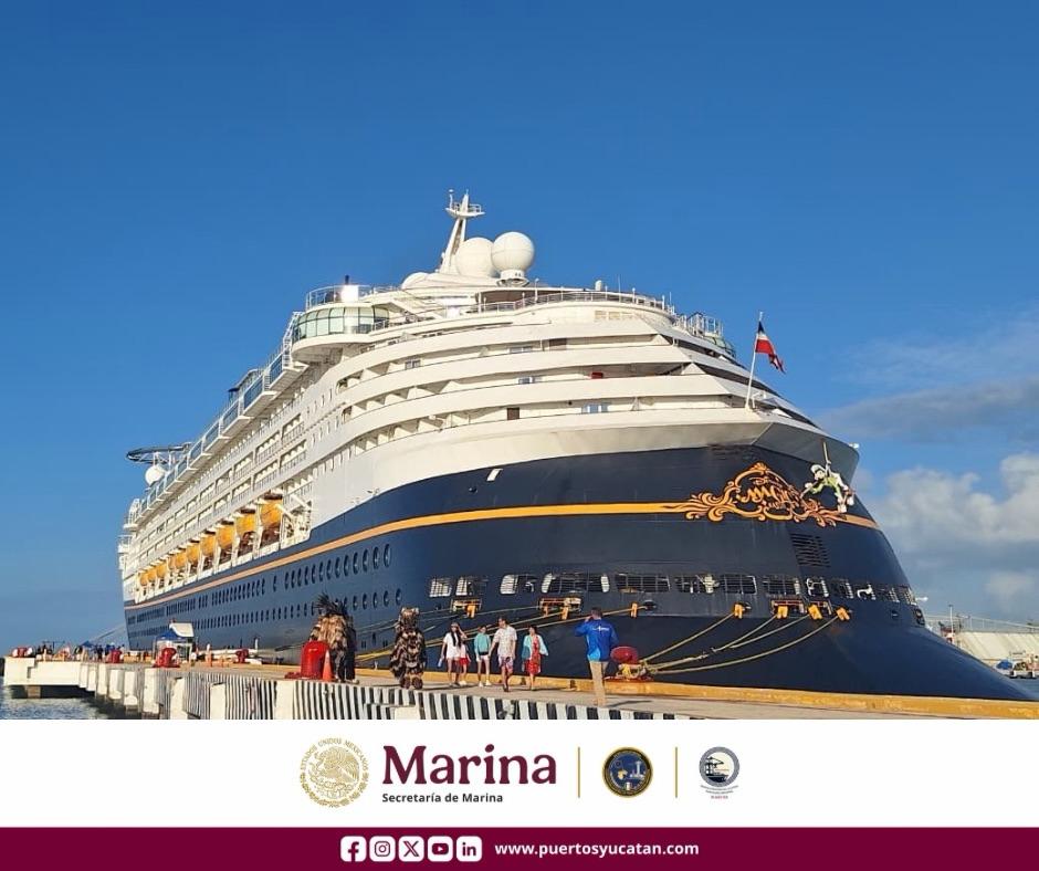 Viernes con arribo de #Crucero en #PuertoProgreso, con el atraque del Disney Magic a las 7:00 h, procedente de Galveston, Texas, viajan a bordo 3,701 visitantes: 2,689 pasajeros y 1,012 tripulantes; con programación de zarpe a las 18:15 h, con destino a Galveston, Estados Unidos.