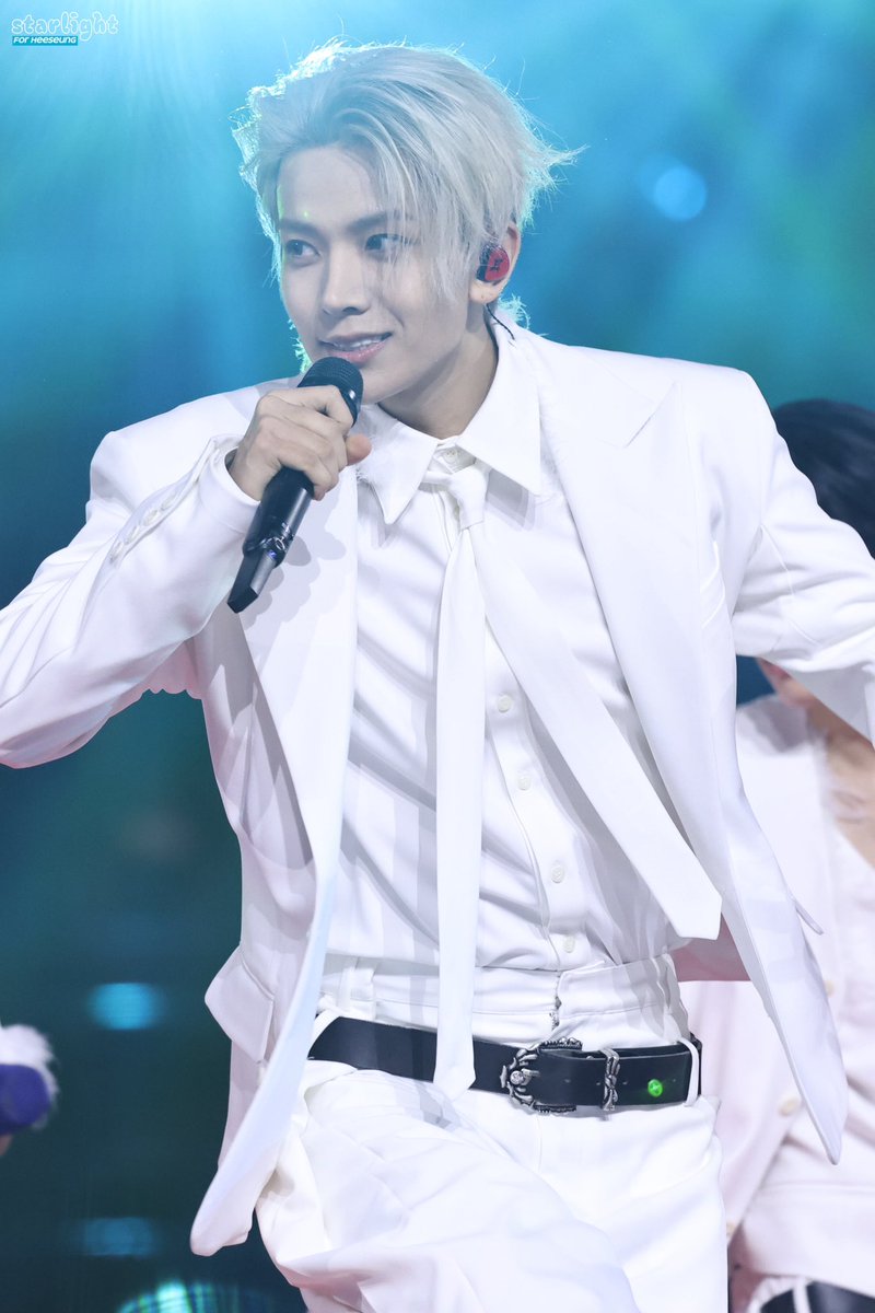 starlight.1015 tweet media