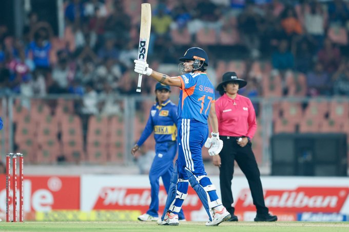 A fifty inside the powerplay for Shafali Verma 🔥