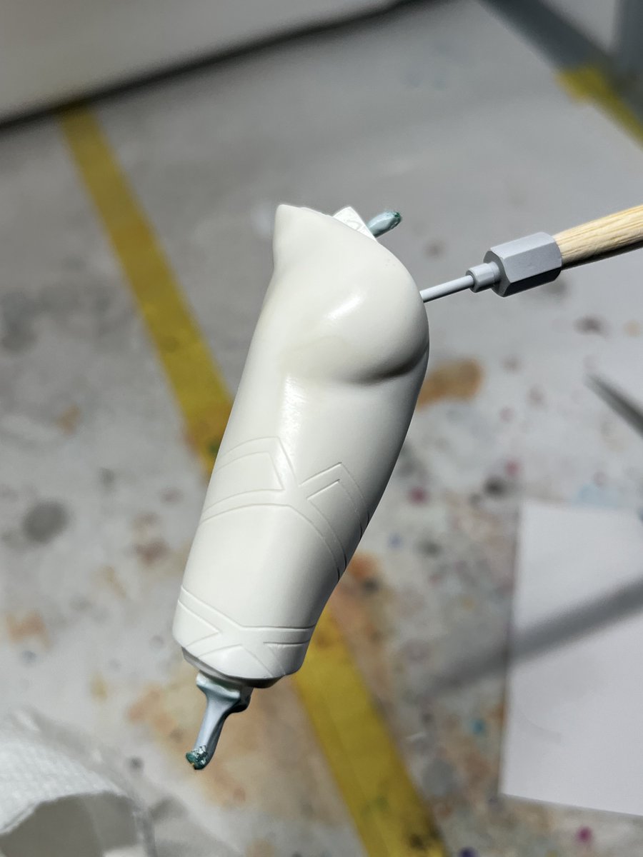 サフ吹いたら気泡が見えてしまったので再処理
見えなくていいものまで見えてきちゃうからサフ吹くの嫌いなんだよなぁ…
何度か気のせいだと自分に言い聞かせたけどやっぱり気付いたら処理しておかないと精神上良くないもんね