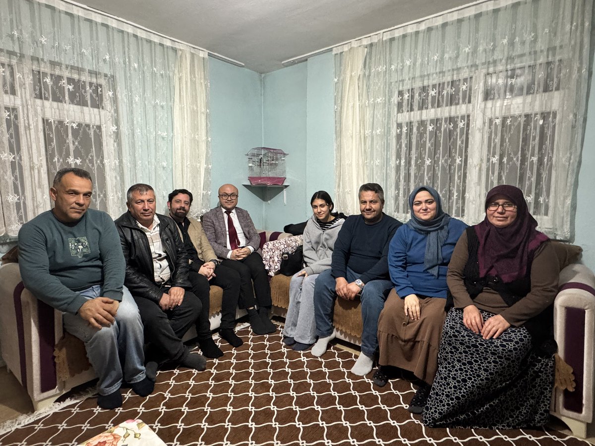 📍 Ulupınar Köyü

İlçe Millî Eğitim Müdürümüz Sayın Sebahattin Kaya, 75. Yıl Cumhuriyet Yatılı Bölge Ortaokulu öğrencilerimizden Merve Taslı’nın ailesini Ulupınar Köyü’nde ziyaret etti.

📚 LGS süreci kapsamında gerçekleştirilen veli ziyaretinde; öğrencimizin akademik durumu,