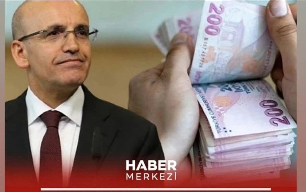 Hazine ve Maliye Bakanı Mehmet Şimşek, asgari ücretin 2026 yılı için 28.075 TL olarak açıklanmasının ardından gelen eleştirilere bir basın toplantısıyla yanıt verdi. Açıklanan rakamın geride kalan 2025 yılı için bile açlık sınırının altında kalmasının bir noktada en hayırlısı