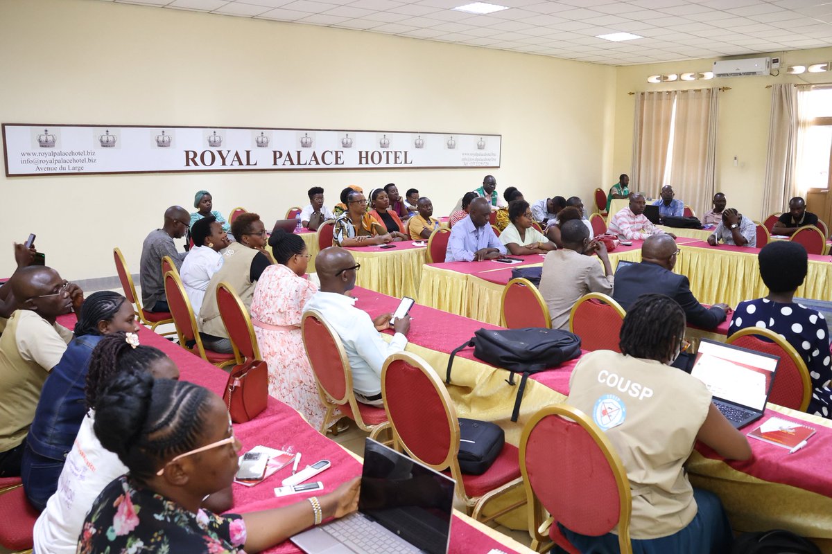 msp_burundi's tweet image. Clôture ce 26/12/2025 de l’atelier de formation des prestataires de soins des Centres de Traitement du #Choléra (#CTC), présidée par le Dr Pierre SINARINZI,S.P au @msp_burundi,organisé du 22 au 26/12/2025 avec l’appui technique et financier de @AfricaCDC.
#SantéPublique #Choléra.