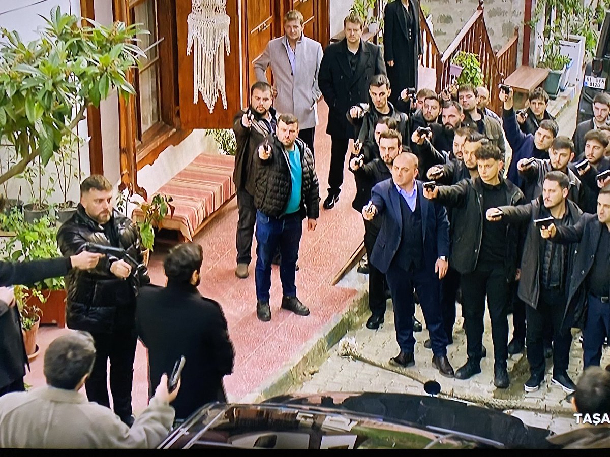 Her halt iso ya patlıyor şu hengamede ona patlayıp vurulmasa bari  #TaşacakBuDeniz