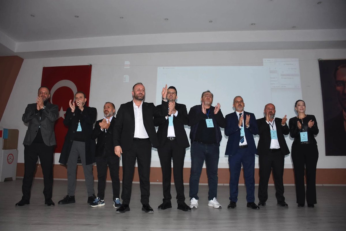 Divan Kurulu’na bir yönetim kurulu listesi sunulmadığı için mevcut Sinan Kanlı yönetimi görevine devam ediyor. Sinan Kanlı kongre salonunda yaptığı konuşmasında kulübümüze 31 milyon TL bağışladığını açıklayarak Mahmut Özgener, Ahmet Taşpınar, Murat Bora Dülger ve Ahmet Çoker’e